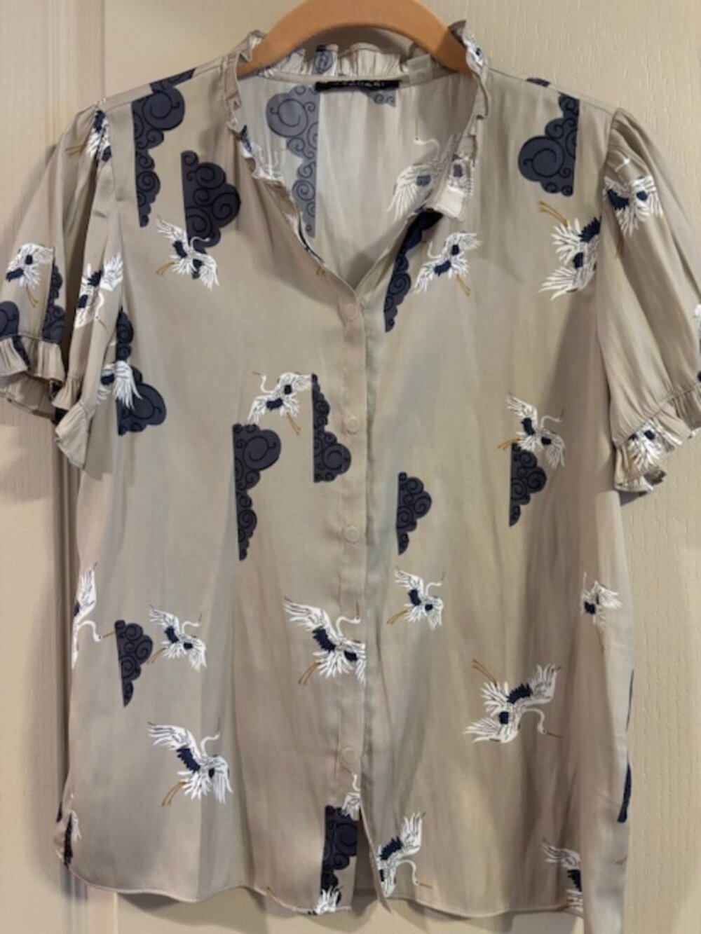 Tahari Women's S Blouse Taupe w/Heron Print Hidden Button Front Short Sleeve